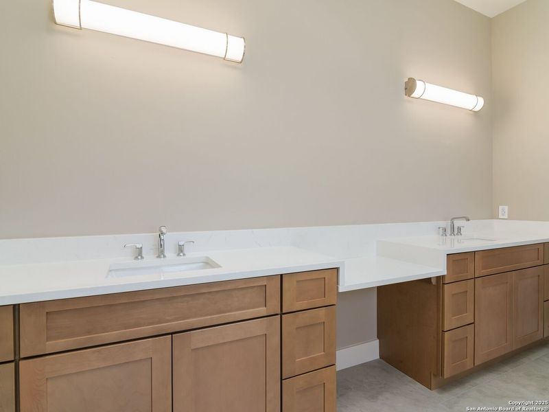 Furnished interior view inside a new home in , Boerne (Image 10).