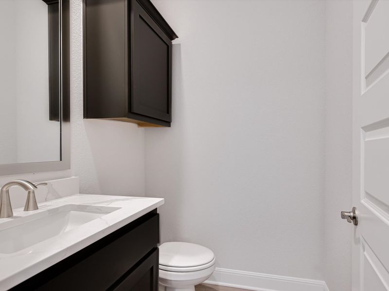 Representative furnished interior of a home built from the Topaz II by Giddens Homes in Riverstone, Georgetown (Image 77).