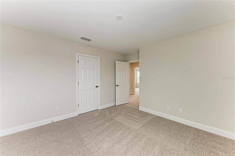Spacious, unfurnished interior of a new home in Mirada, San Antonio (Image 27).
