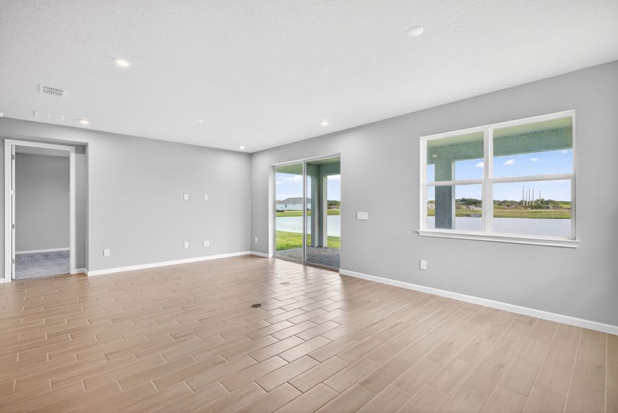 Spacious, unfurnished interior of a new home in Crosswind Ranch, Parrish (Image 11).