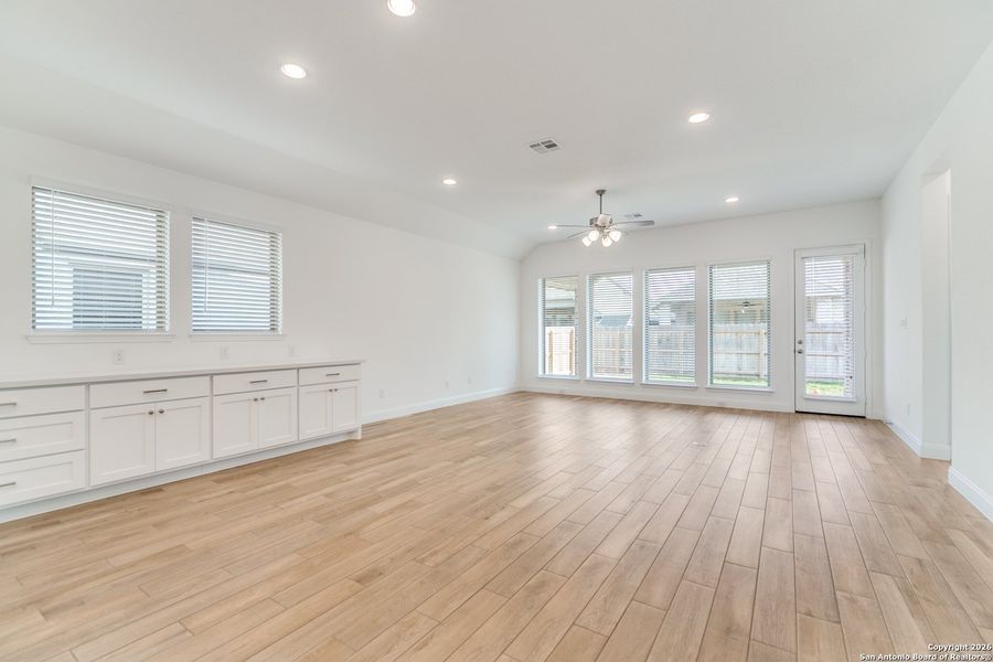Spacious, unfurnished interior of a new home in , New Braunfels (Image 11).