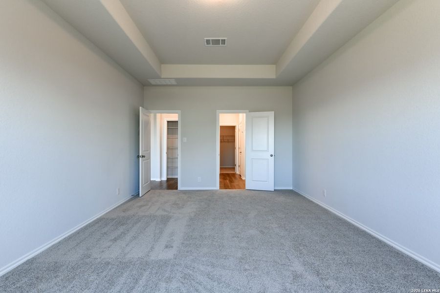 Spacious, unfurnished interior of a new home in Hennersby Hollow, San Antonio (Image 13).