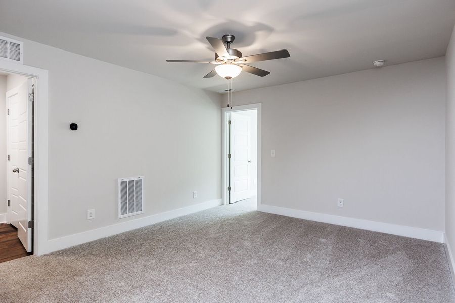 Spacious, unfurnished interior of a new home in Vaughan Farms, Angier (Image 18).