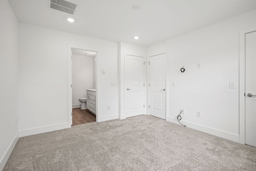 Spacious, unfurnished interior of a new home in West End Heights, Charlotte (Image 18).