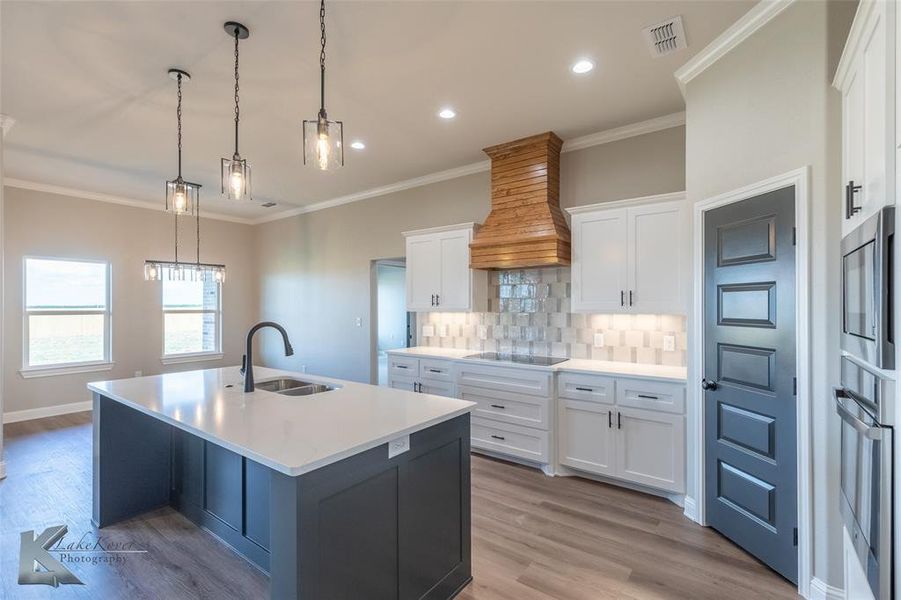 Furnished interior view inside a new home in , Abilene (Image 9).
