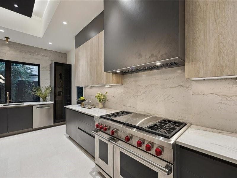 A premium 48-inch Wolf dual-fuel range delivers chef-worthy performance and style in the heart of the kitchen.