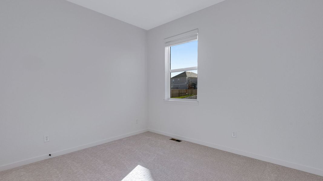 Spacious, unfurnished interior of a new home in Vista Meadows, Fort Lupton (Image 19).