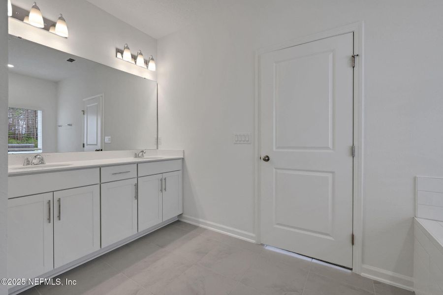 Furnished interior view inside a new home in Brook Forest, St. Augustine (Image 7).