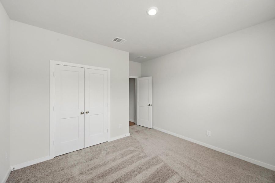 Spacious, unfurnished interior of a new home in Encino Estates, Dayton (Image 8).