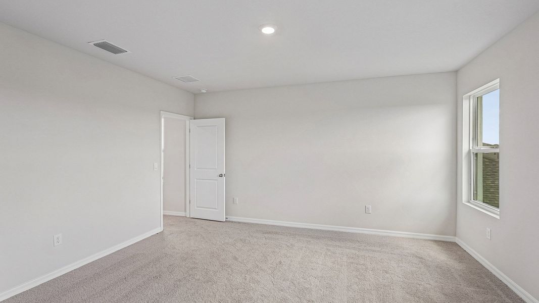 Representative unfurnished interior of a home built from the Hemingway by D.R. Horton in Silverstone North, Palmetto (Image 21).