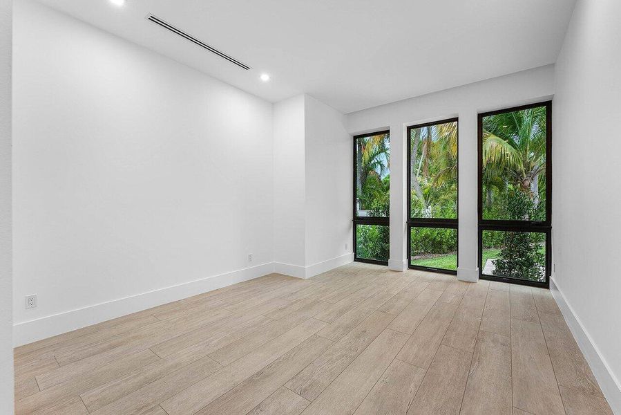 Spacious, unfurnished interior of a new home in , Delray Beach (Image 92).