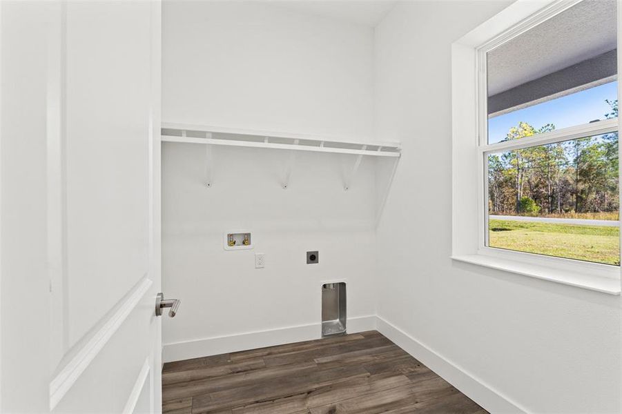 Spacious, unfurnished interior of a new home in , Weeki Wachee (Image 35).