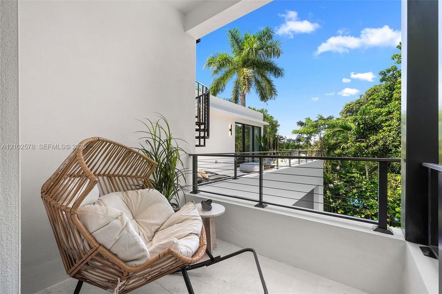 Exterior details and patio area of a home in , Miami (Image 38).
