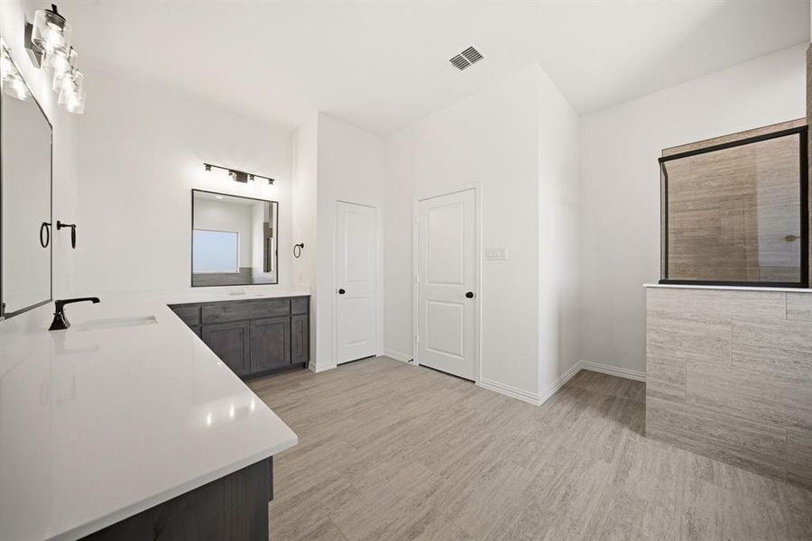 Furnished interior view inside a new home in , Waxahachie (Image 20).