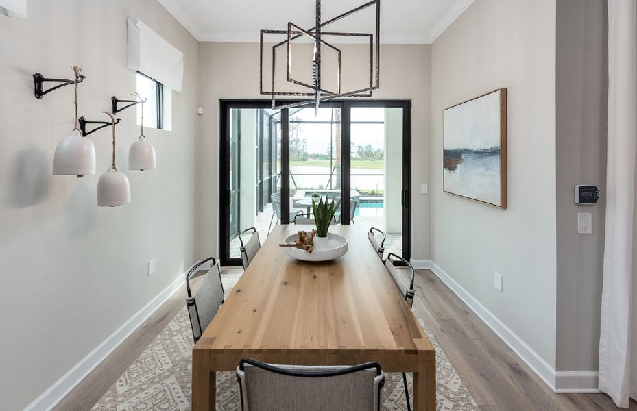 Café with slider to lanai Café with slider to lanai