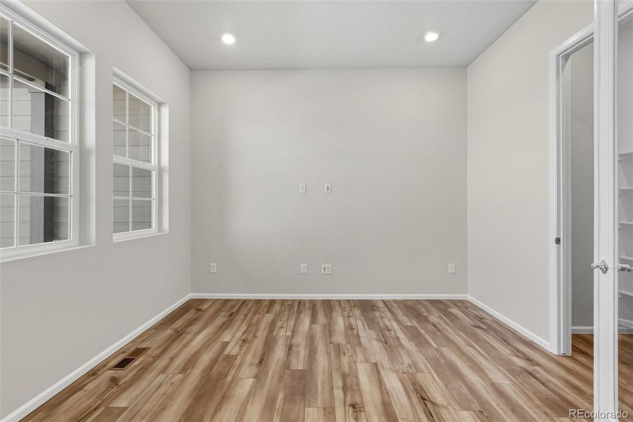 Spacious, unfurnished interior of a new home in Talon Pointe, Thornton (Image 25).