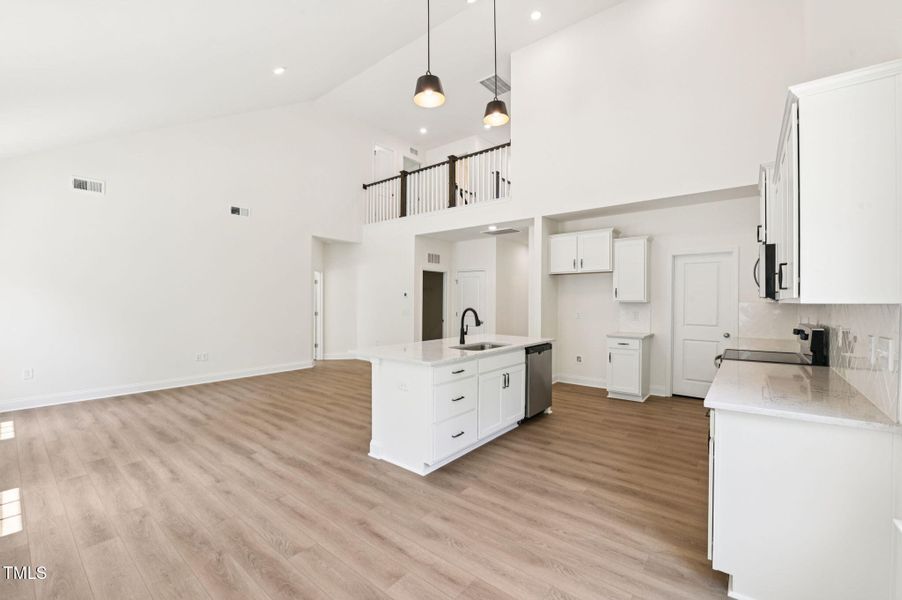 17-web-or-mls-236 Alden Way-017