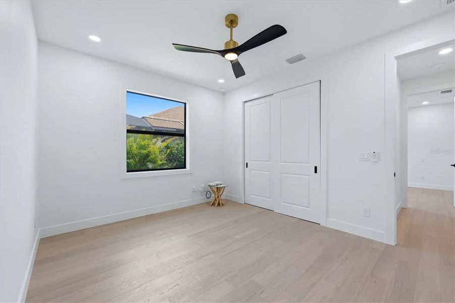 Spacious, unfurnished interior of a new home in , Rotonda West (Image 40).