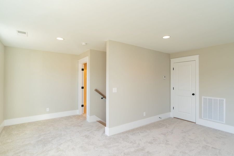 Spacious, unfurnished interior of a new home in Creekside, Cleveland (Image 43). Spacious, unfurnished interior of a new home in Creekside, Cleveland (Image 43).