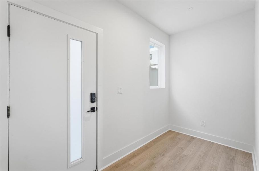 Spacious, unfurnished interior of a new home in , Dallas (Image 19).