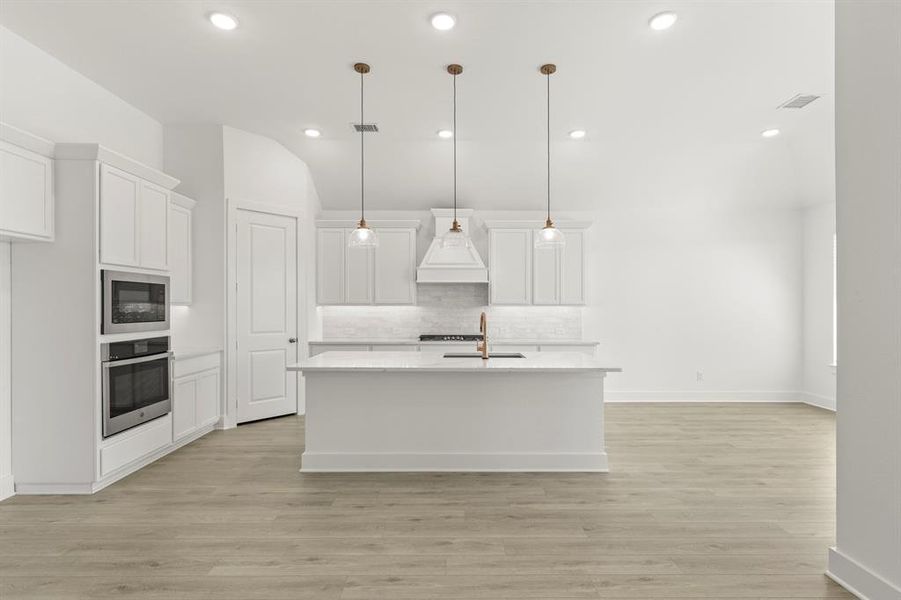 12. 2904 Barbary - Kitchen