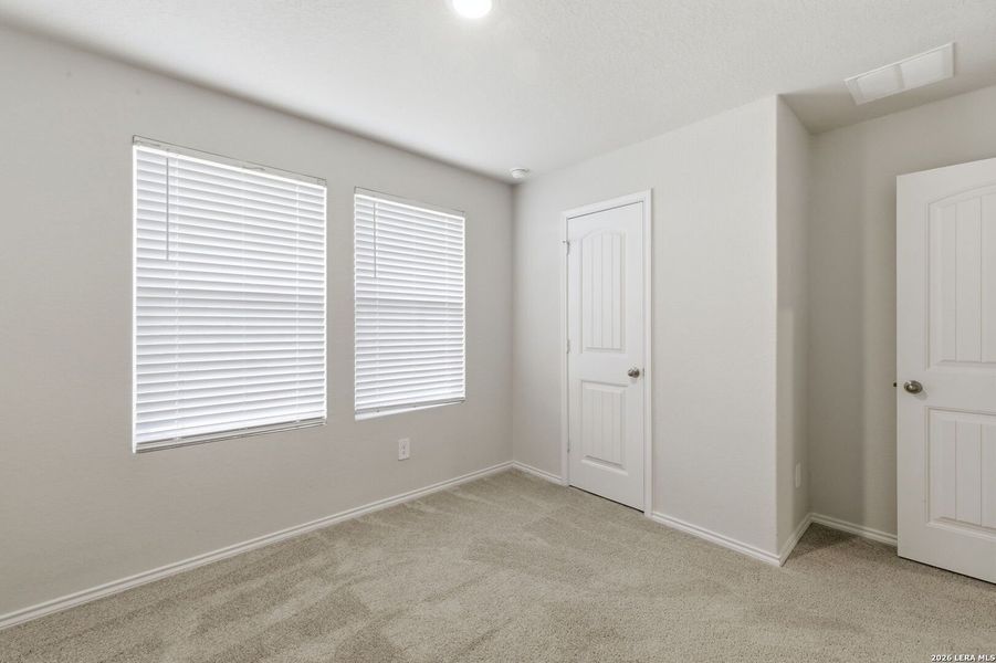 Spacious, unfurnished interior of a new home in Arroyo Ranch, Seguin (Image 35).