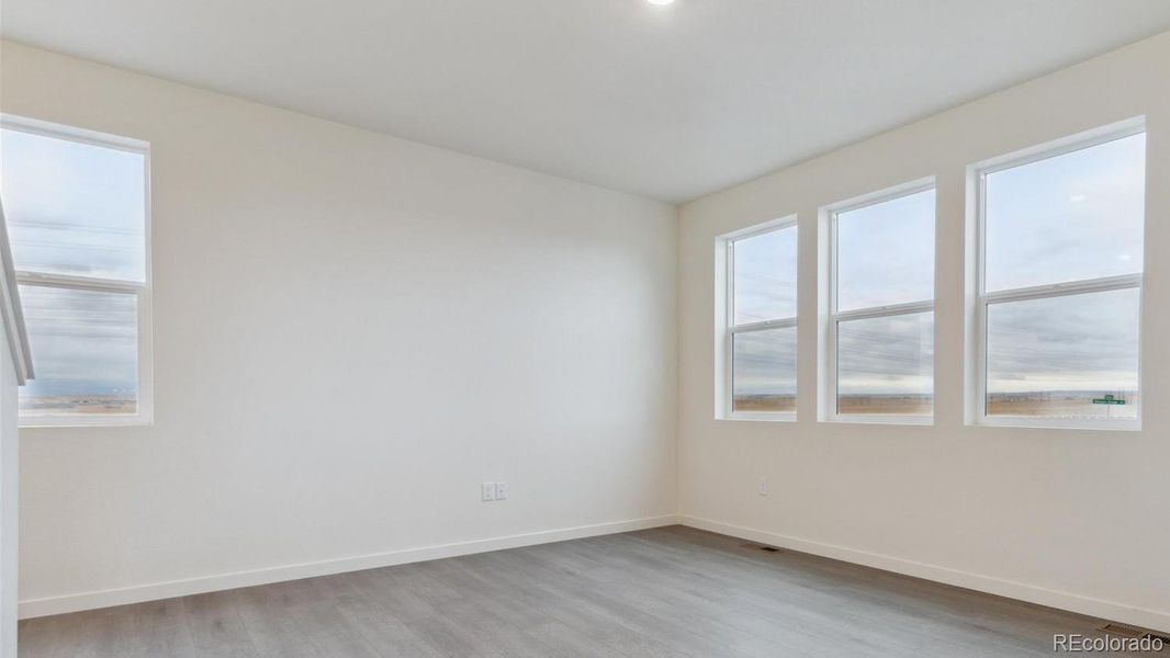 Spacious, unfurnished interior of a new home in Silver Peaks, Lochbuie (Image 18).