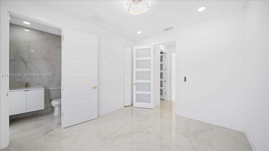 Spacious, unfurnished interior of a new home in , Lehigh Acres (Image 15).