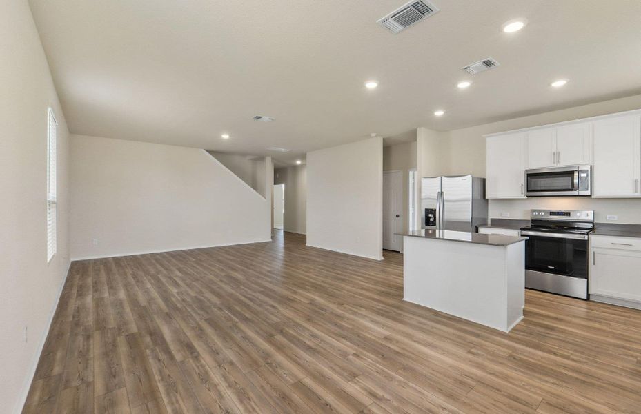 Spacious, unfurnished interior of a new home in Sonterra, Jarrell (Image 30).