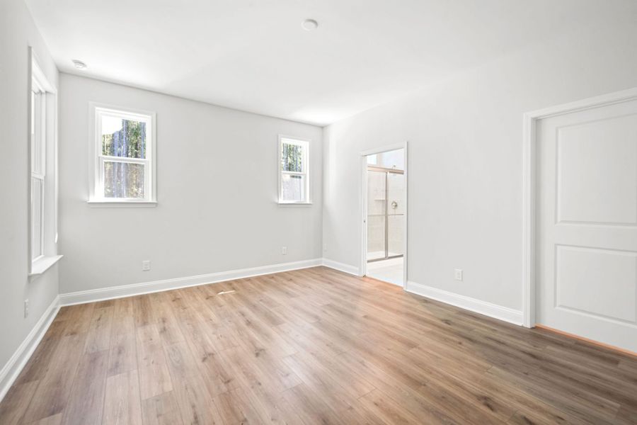 Spacious, unfurnished interior of a new home in Sun City Hilton Head, Bluffton (Image 17).