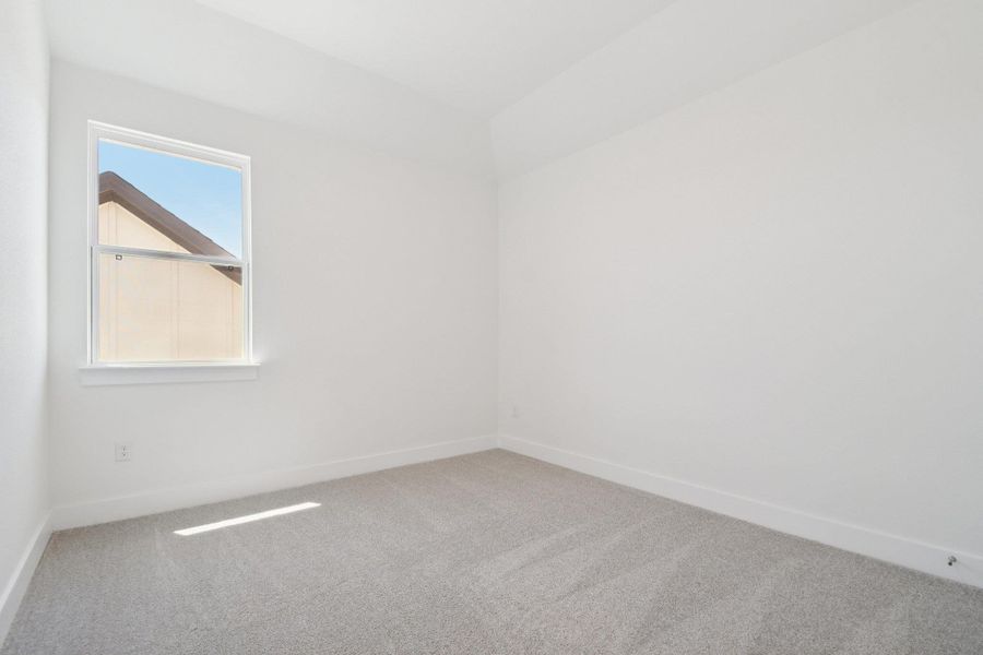 Spacious, unfurnished interior of a new home in Persimmon, Buda (Image 15).