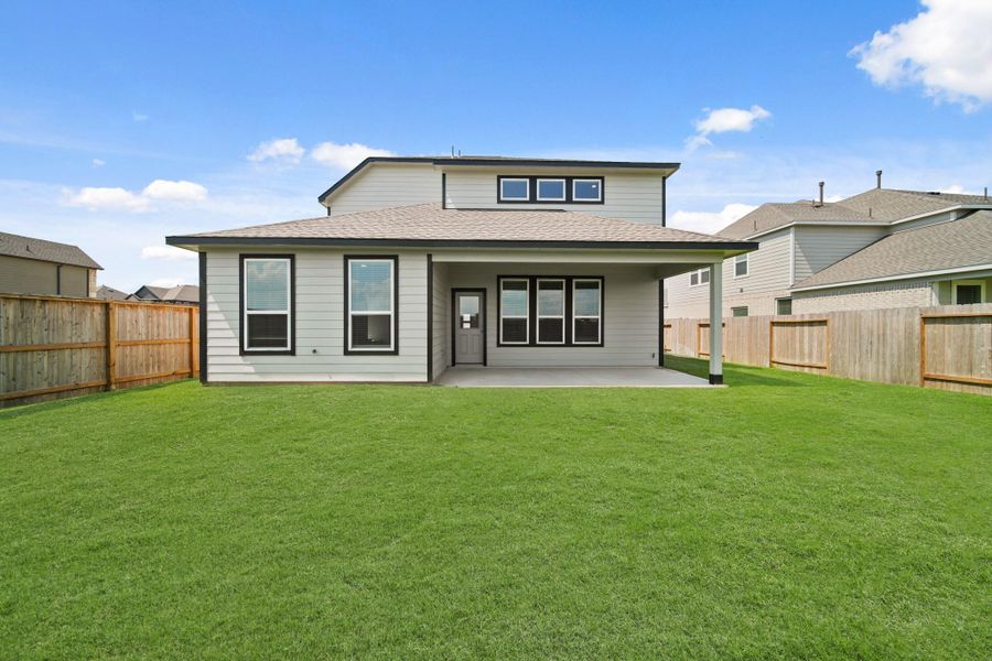 Exterior details and patio area of a home in Beacon Hill, Waller (Image 15).