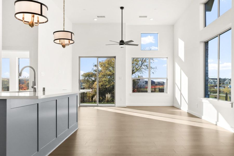 Spacious, unfurnished interior of a new home in Cottonwood Creek, Rowlett (Image 11).