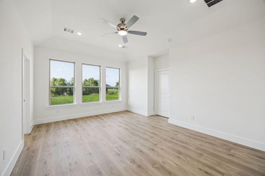 Spacious, unfurnished interior of a new home in Lakeway Estates, Waxahachie (Image 21). Spacious, unfurnished interior of a new home in Lakeway Estates, Waxahachie (Image 21).