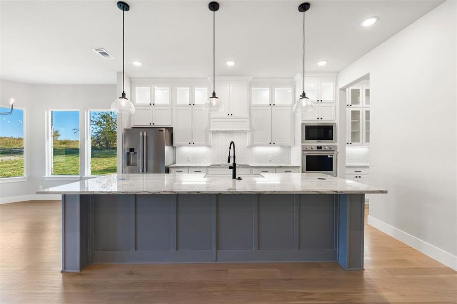Furnished interior view inside a new home in King Crossing Estates, Van Alstyne (Image 15). Furnished interior view inside a new home in King Crossing Estates, Van Alstyne (Image 15).