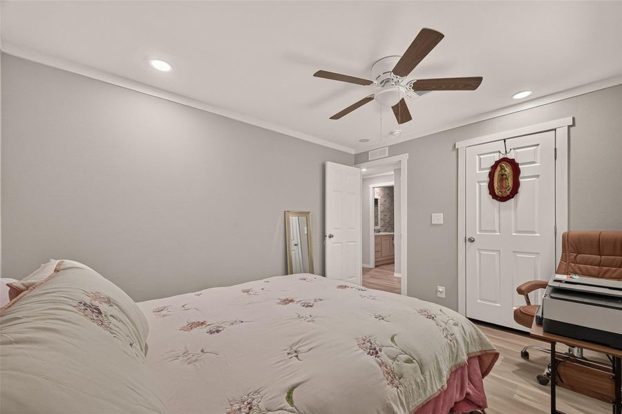 Furnished interior view inside a new home in , Baytown (Image 16).