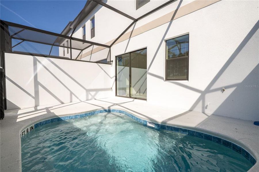 Exterior details and patio area of a home in Paradiso Grande, Orlando (Image 29).