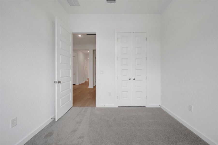 Spacious, unfurnished interior of a new home in Cedar Brook, Leander (Image 17).