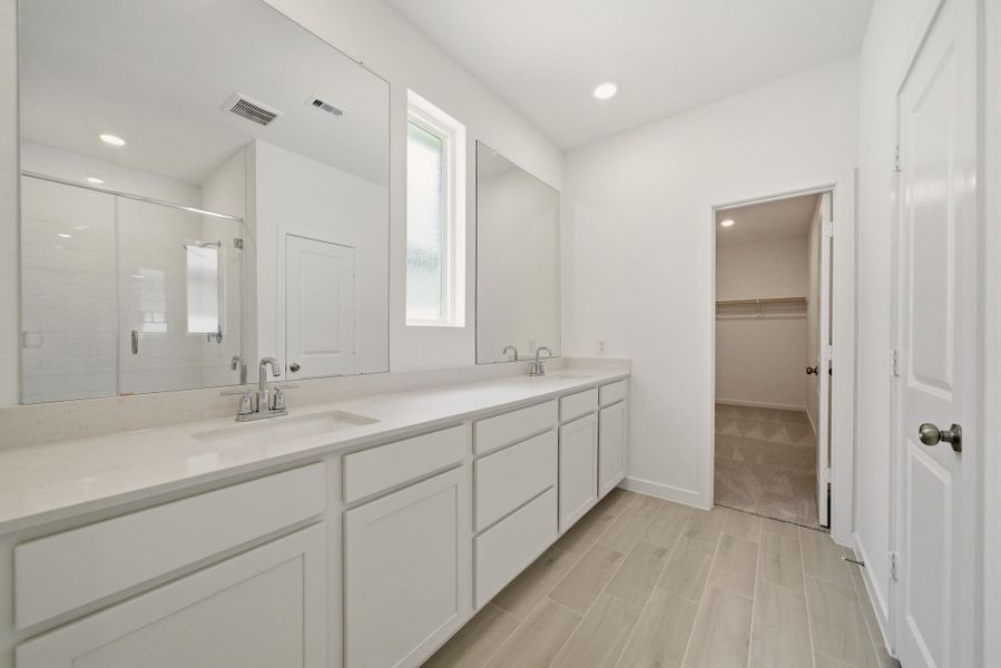 Furnished interior view inside a new home in Binford Creek, Waller (Image 7).