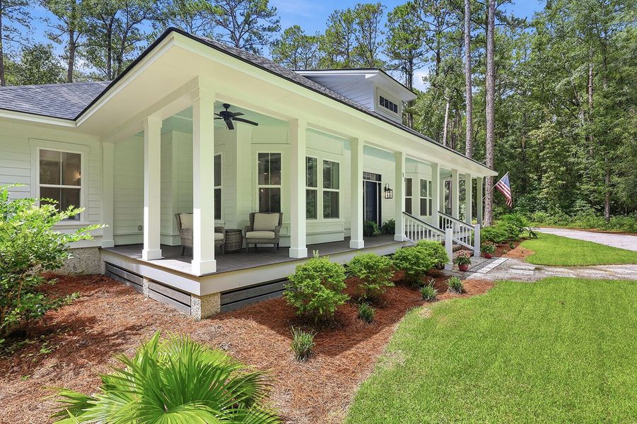Exterior details and patio area of a home in , Seabrook (Image 33).
