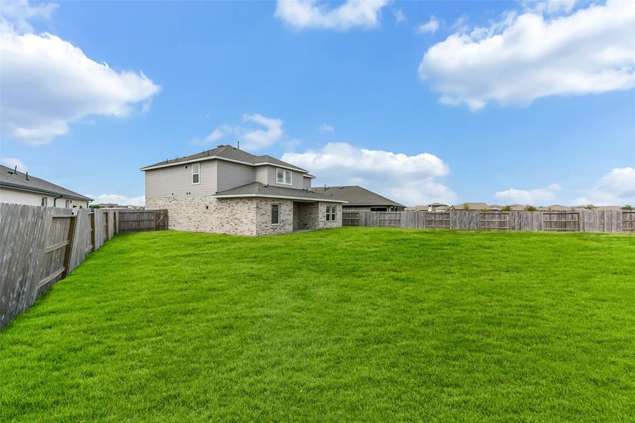 Exterior details and patio area of a home in , Missouri City (Image 17).
