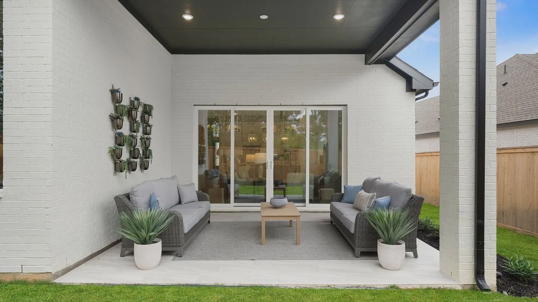 Representative exterior details of a home built from the Hampton by Chesmar Homes in Wildrye 60', Waller (Image 3).