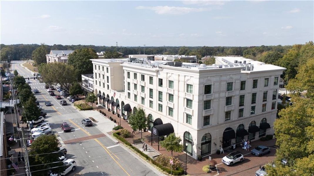 Condo located in Alpharetta, GA showcasing its design and architecture (Image 6).