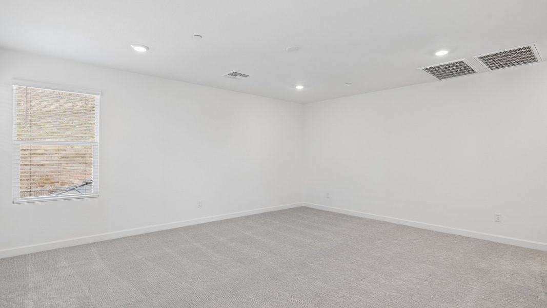 Spacious, unfurnished interior of a new home in The Buttes at Mystic, Peoria (Image 20).