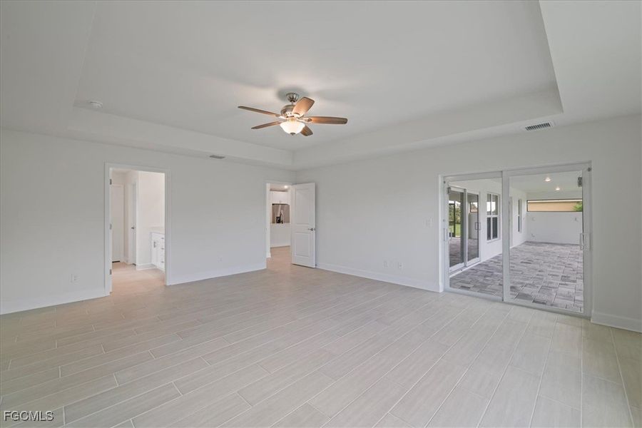 Spacious, unfurnished interior of a new home in Cape Coral, Cape Coral (Image 26).