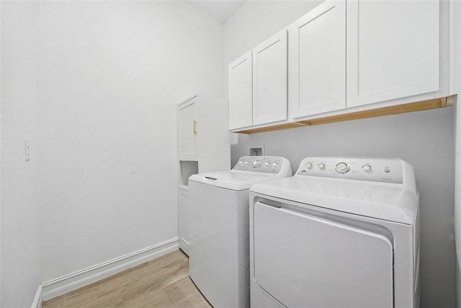 Furnished interior view inside a new home in , Land O' Lakes (Image 13).