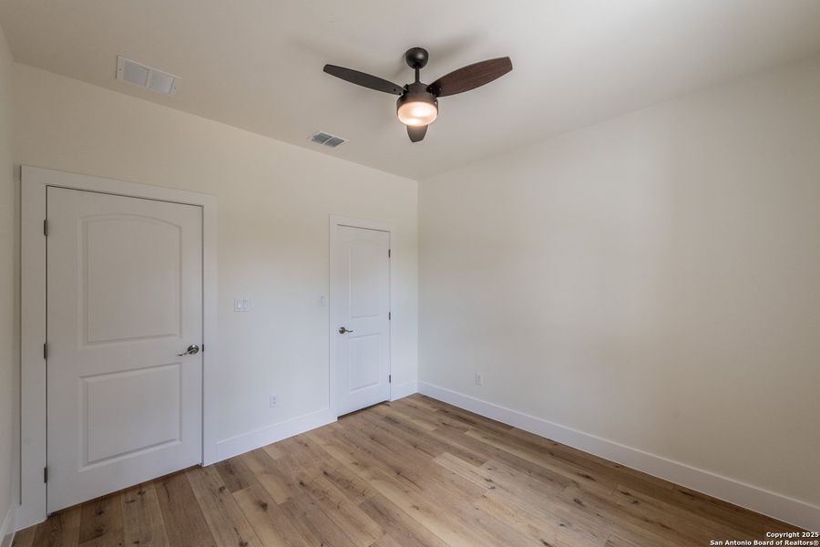 Spacious, unfurnished interior of a new home in , Canyon Lake (Image 23).