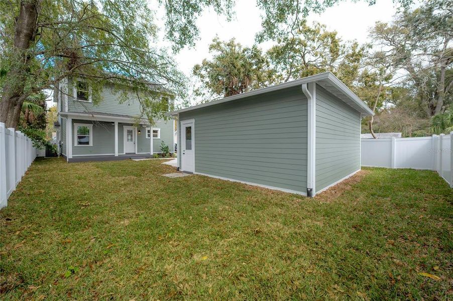 Exterior details and patio area of a home in , Tampa (Image 30).