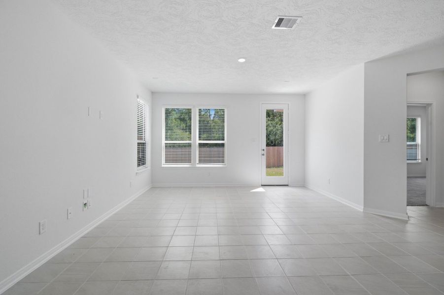 Spacious, unfurnished interior of a new home in Mustang Ridge, Magnolia (Image 11).