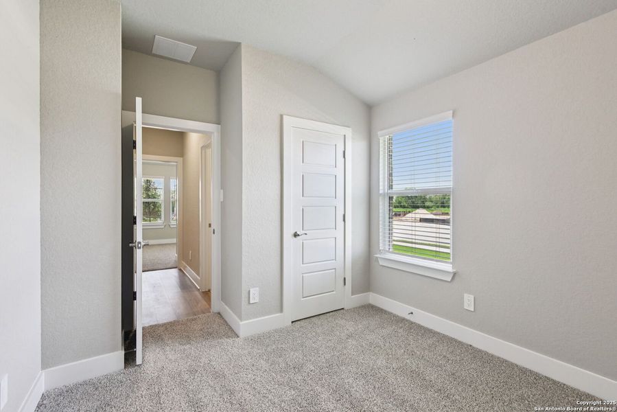 Spacious, unfurnished interior of a new home in Carmel Ranch, Schertz (Image 20). Spacious, unfurnished interior of a new home in Carmel Ranch, Schertz (Image 20).